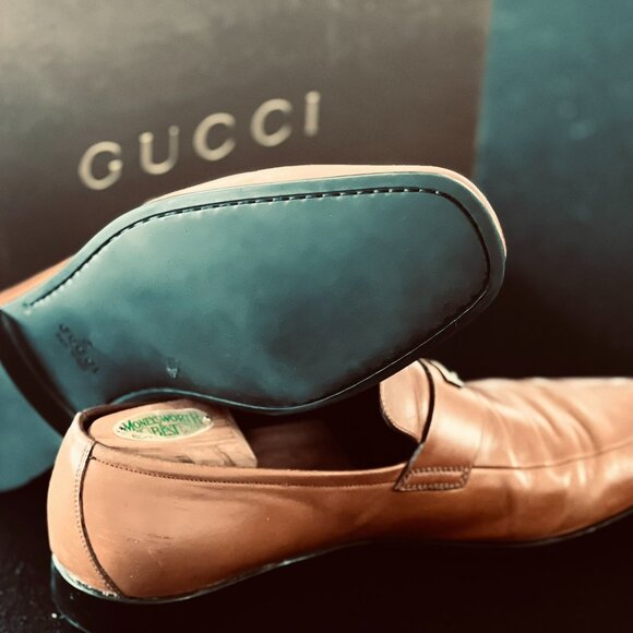 Gucci Plaque Ornament Loafers